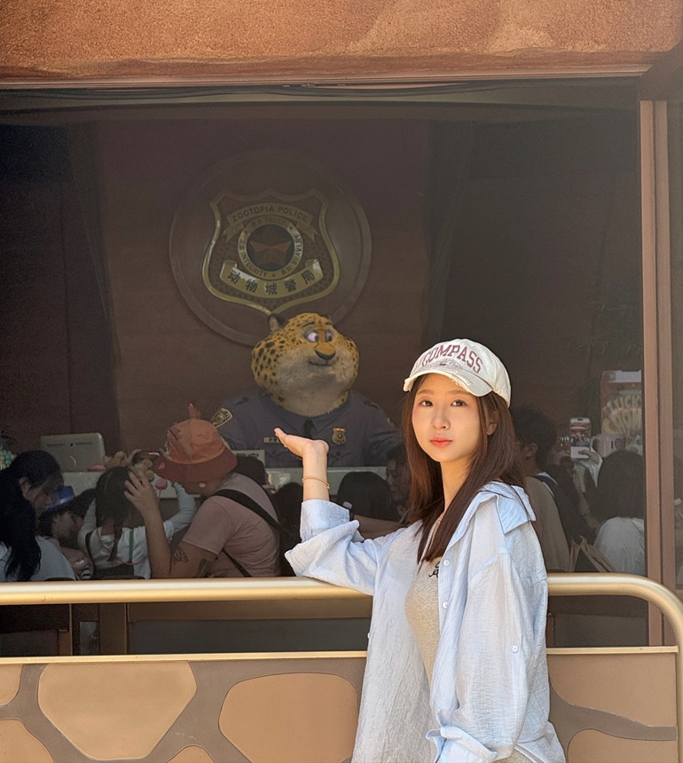 林可欣&&2025级&&本科就读于上海大学计算机科学与技术专业,擅长Web前后端开发技术,目前研究方向为大模型学习、边缘服务部署、推荐系统。