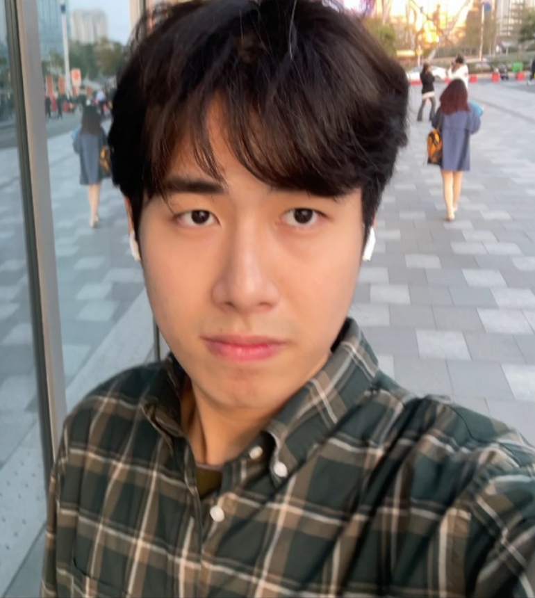 张奕昕&&2025级&&本科就读于广东外语外贸大学计算机科学与技术专业。擅长深度学习技术。目前研究方向为边缘QoS预测、推荐系统。