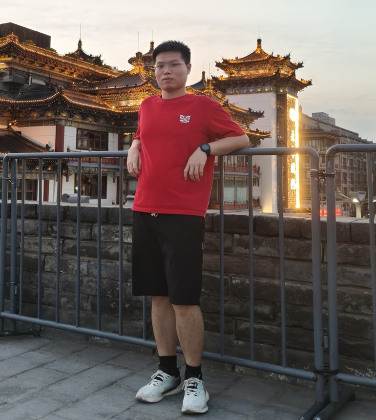 资阳&&2025级&&本科就读于长沙理工大学计算机科学与技术专业。擅长深度学习技术。目前研究方向为QoS预测、大模型技术及应用。