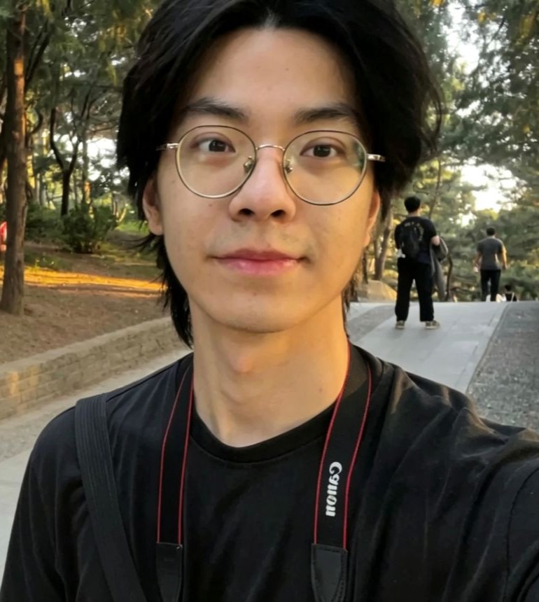 陈嘉锭&&2026级&&本科就读于杭州电子科技大学计算机科学与技术专业。擅长Web后端开发技术。目前研究方向为边缘计算、智能服务推荐。
