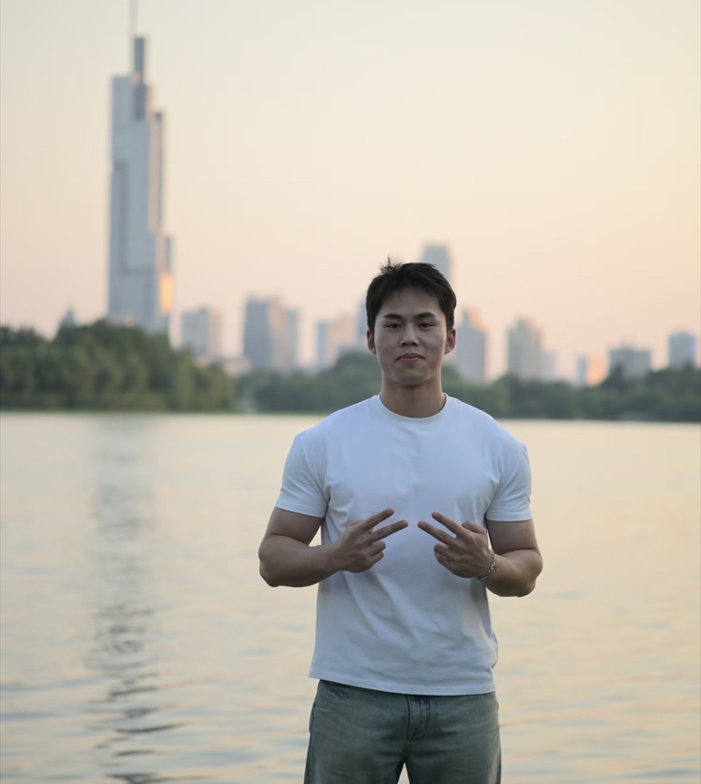 马源晨&&2026级&&本科就读于南京工业大学计算机科学与技术专业。擅长深度学习技术。目前研究方向为智能体服务协同。