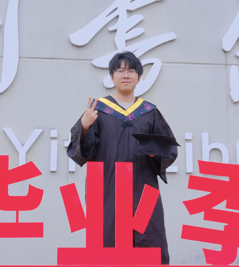 孙云飚&&2026级&&本科就读于南京工业大学计算机科学与技术专业。擅长Web后端开发和agent技术。目前研究方向为智能体服务,服务推荐,智能体服务协同。