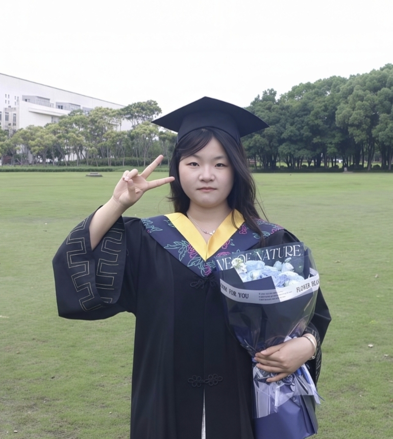 文婷&&2026级&&本科就读于上海大学计算机科学与技术专业。擅长Web前后端开发技术,数据挖掘。目前研究方向为智能服务系统、数智服务。